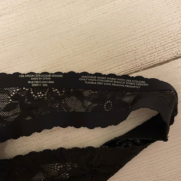 VS Angel Secret Embrace thong panty - Picture 6 of 6